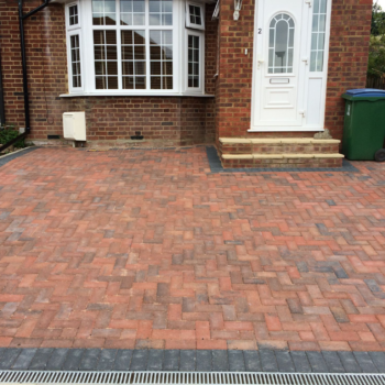 LnRl-Block-driveway-with-front-drainage-in-Hemel-Hempstead